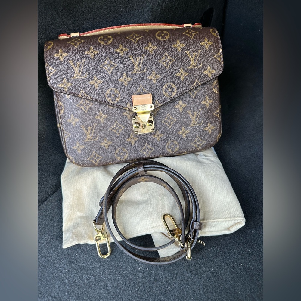 Authentic Louis Vuitton Pochette Métis Pre-owned